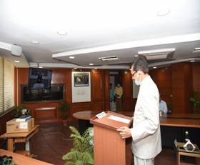 प्रख्यात बैंकर श्री सुरेश एन पटेल ने आज सतर्कता आयुक्त के पद की शपथ ली